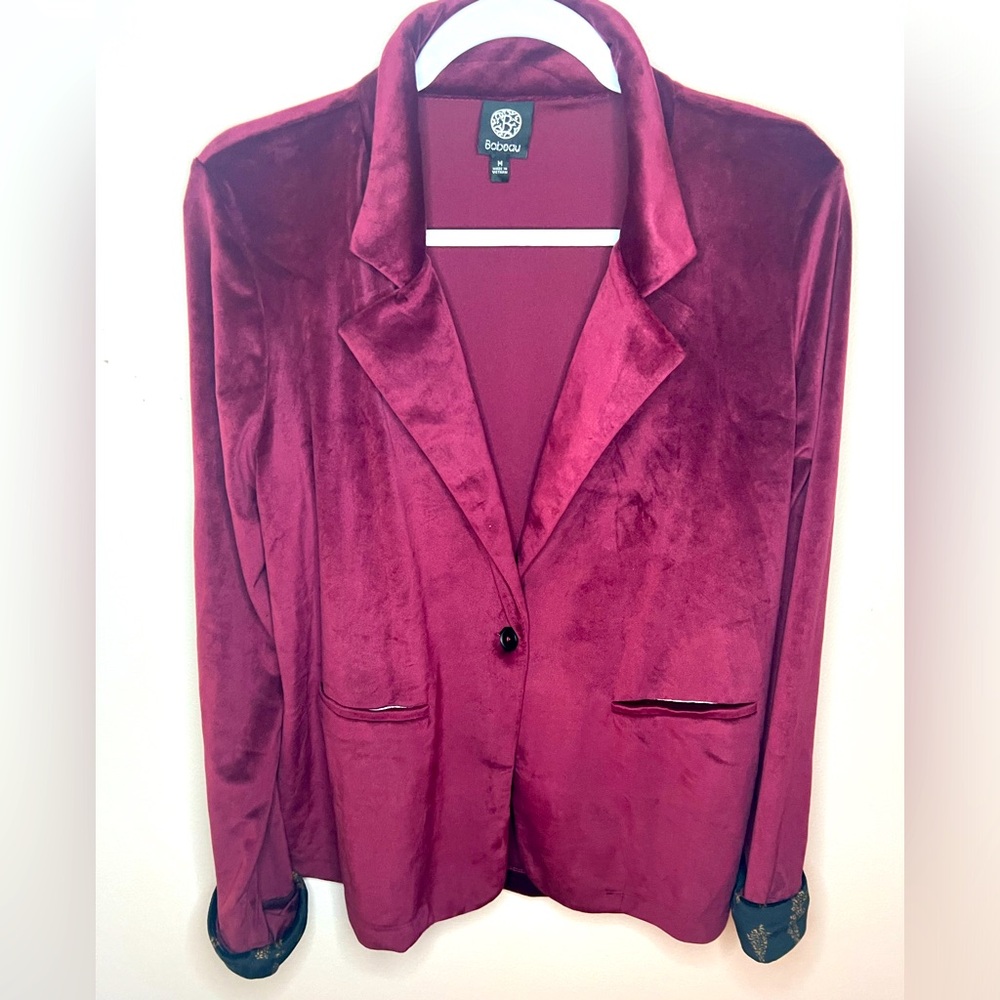 Bobeau Velour jacket with Design on cuffed sleeves.- Size Large